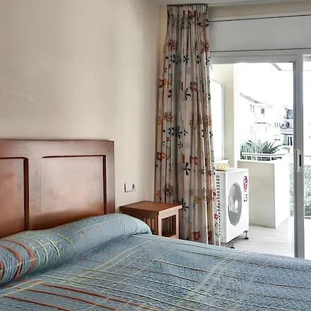 Cosy Near Platja De With Shared Pool Apartment La Pineda
